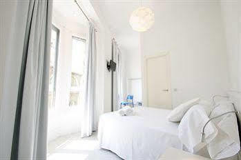 Express By Gaiarooms Barcelona Exterior foto